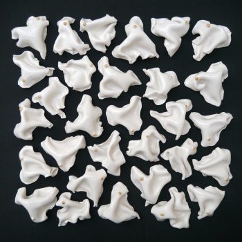 Bas relief coeur porcelaine émail + OR vue de face 20x20cm