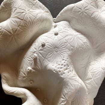 Bas relief coeur porcelaine impression dentelle zoom 40x40cm