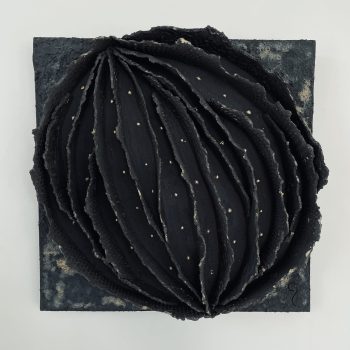 Bas relief-grés noir + gouttes d'or -collection écorces vue de face sans fond 32x32cm