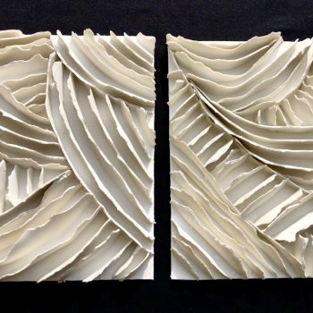 Bas relief-papier pocelaine collection écorces -De ci-de là 1 et 2 compo sur fond gris vue de dessous