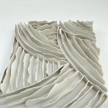 Bas relief-papier pocelaine collection écorces -De ci-de là 1 vue de dessous