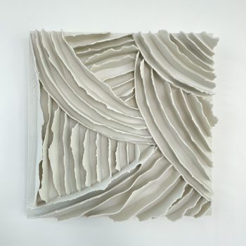 Bas relief-papier pocelaine collection écorces -De ci-de là 1 vue de face sans fonf 32x32cm