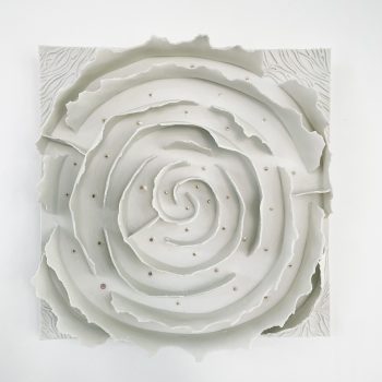 Bas relief-papier pocelaine collection écorces Labyrinthe 32x32cm sans fond vue de face