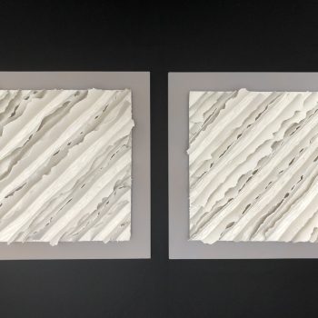 Bas relief-papier pocelaine collection écorces -chemin de travers compo sur fond gris