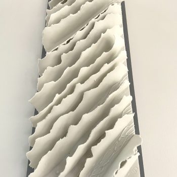 Bas relief-papier pocelaine collection écorces chemin de traverse format rectangulaire vue de dessous 40x16 cm