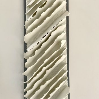 Bas relief-papier pocelaine collection écorces chemin de traverse format rectangulaire vue de face 40x16 cm