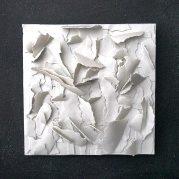 Bas relief-papier pocelaine collection écorces glacier sur medium peint sablé vue de face