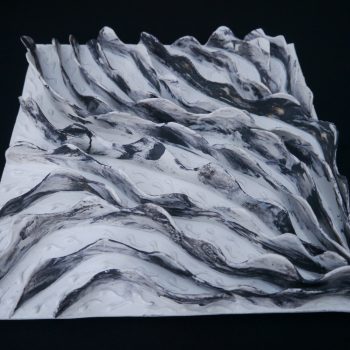 Bas relief tableau papier porcelaine noire et blanche collection vagues 32x32 cm sans fond vue de côté