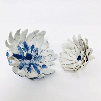 Compo fleurs papier porcelaine bleue