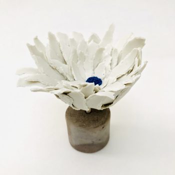 Petite fleur papier porcelaine bleue