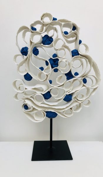 Sculpture Arbre papier porcelaine boules bleues H44cmxL28cmxP12cm