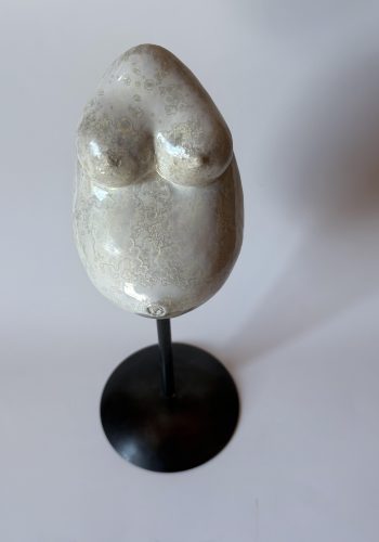 Sculpture Maternité émail vue de dessus H27cm socle 10cm
