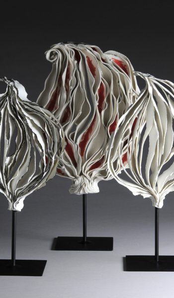 Sculptures Arbre porcelaine avec engobe rouge et papier porcelaine compo vue de face