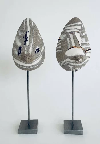 Sculptures seins grés beige et porcelaine compo