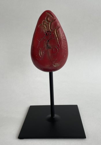Sculpture sein grés raku rouge vue de dos