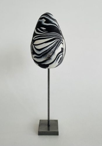 Sein porcelaine socle métal argent
